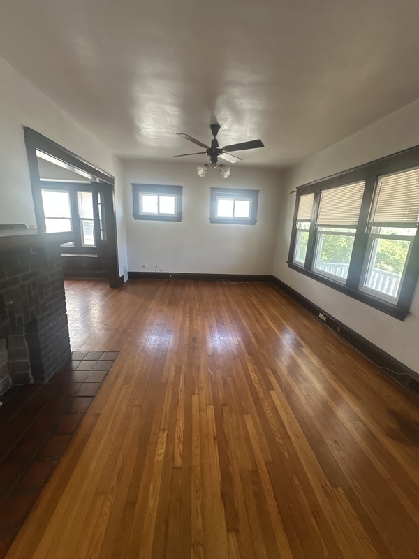 Foto del edificio - 9611 Larnder Ave