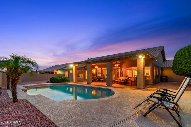 Foto del edificio - 8301 W Escuda Dr