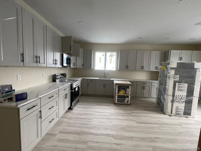 Building Photo - 136 Park Ave