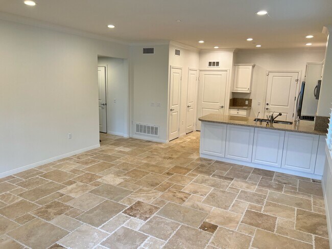 Building Photo - 138 Coralwood