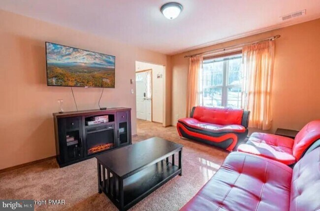Foto del edificio - 6322 Laurel Rd
