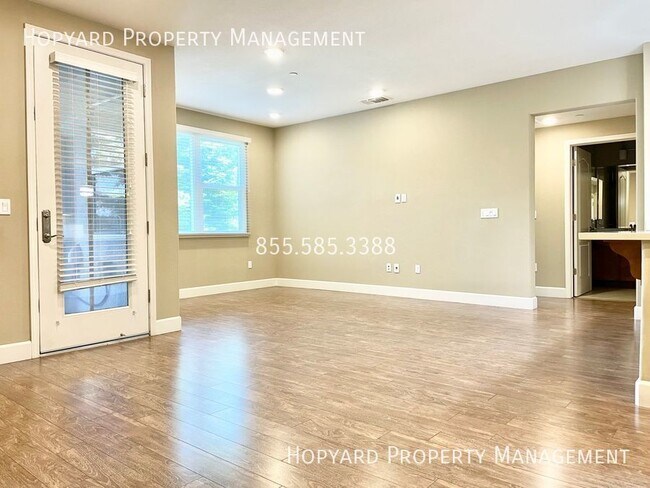 Building Photo - 1150 Karby Terrace