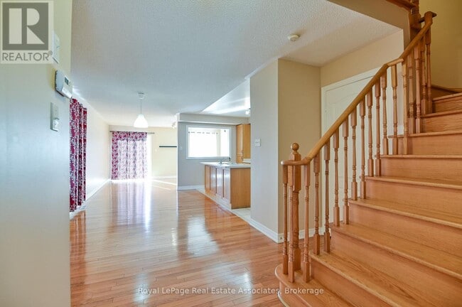 Building Photo - 354 Oaktree Cir