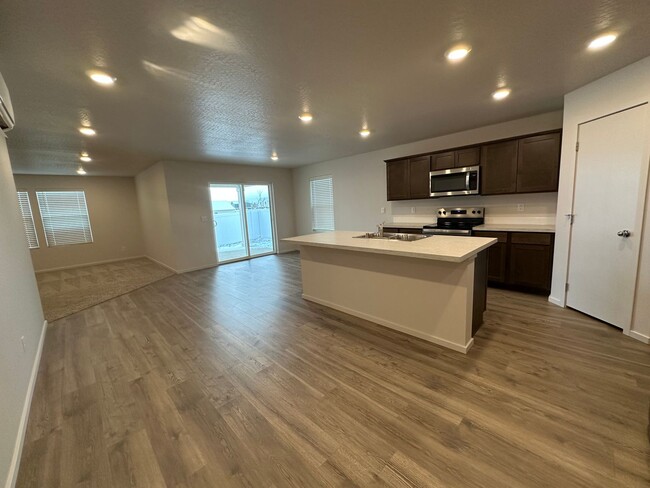 Foto del edificio - New 4 Bedroom 2 Bath Home in Airway Heights