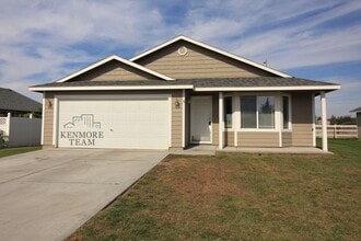 Building Photo - 8819 Oliver Dr