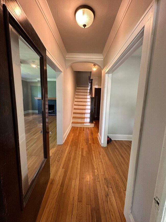 Foto del edificio - 2433 Woodmere Dr