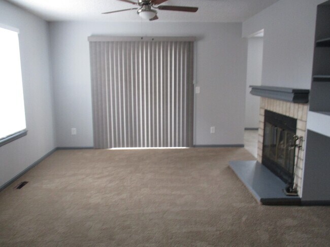 sala de estar - 6635 E 62nd Pl