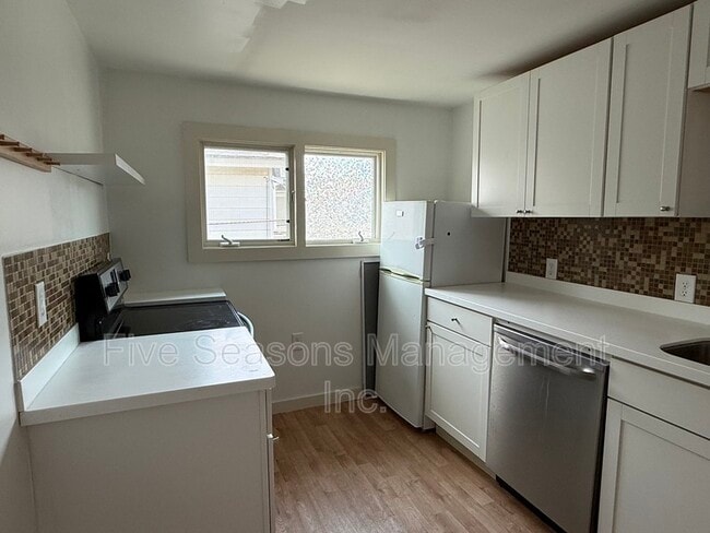 Building Photo - 133 Elmwood Ave