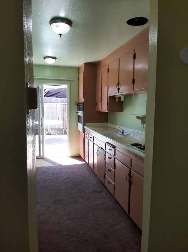 Building Photo - 436 Raymond Dr