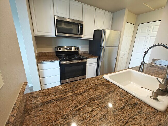 Foto del edificio - 6007 Lakeview Dr