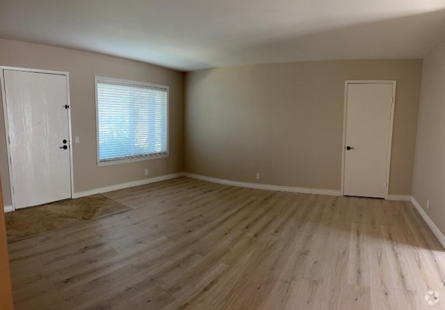 Building Photo - 5 Firwood