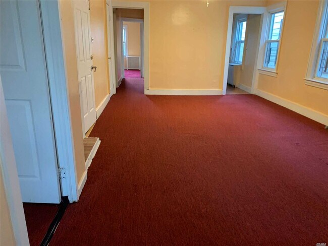 Building Photo - 93-10 74th Pl