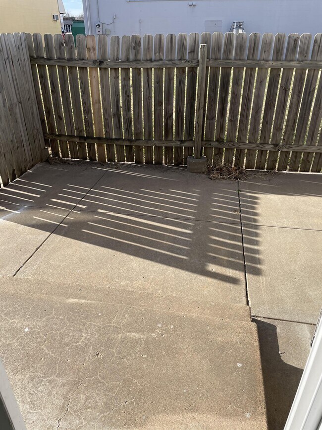 2012 Glendale Rd, Salina, KS 67401 Townhouse for Rent in Salina, KS