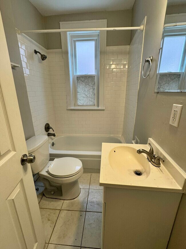 Foto del edificio - 1406 Woodland Dr