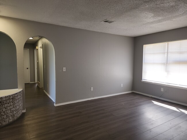 Building Photo - 4113 Bonaparte Blvd