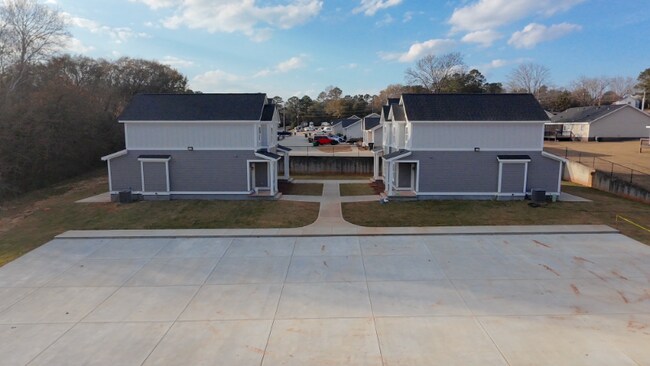 Foto del edificio - 231 Pineneedle Rd