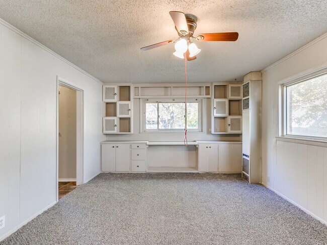 Building Photo - 527 E Boeing Dr