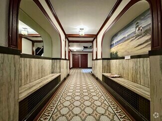 Building Photo - 462 Park Dr
