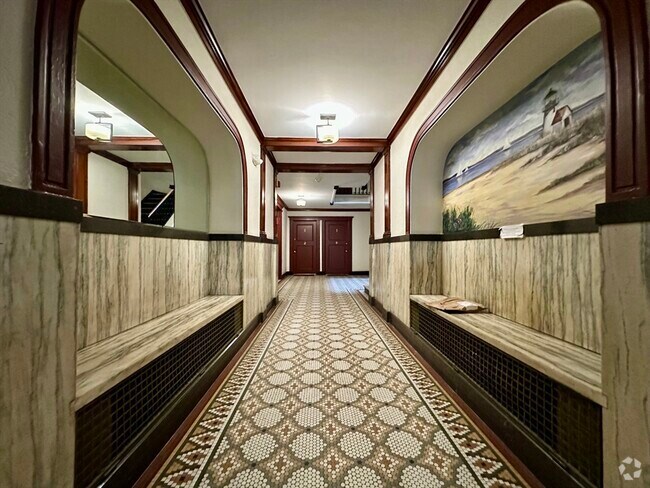 Building Photo - 462 Park Dr