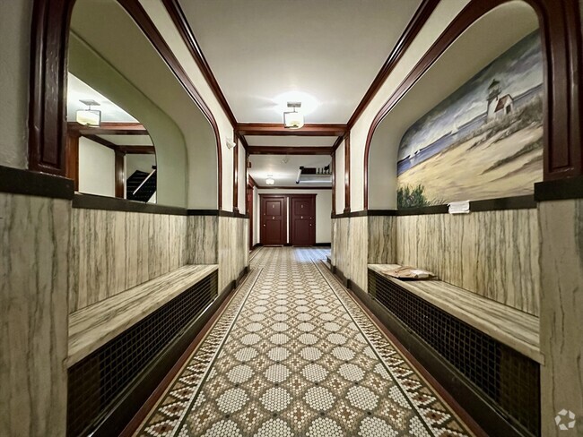 Building Photo - 462 Park Dr