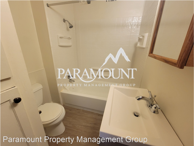Foto del edificio - 1 br, 1 bath House - 829 1/2 Dr ML King Way