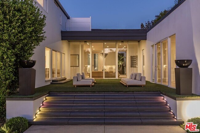 Foto del edificio - 703 N Maple Dr