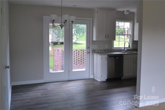 Foto del edificio - 1006 Atherstone St NW