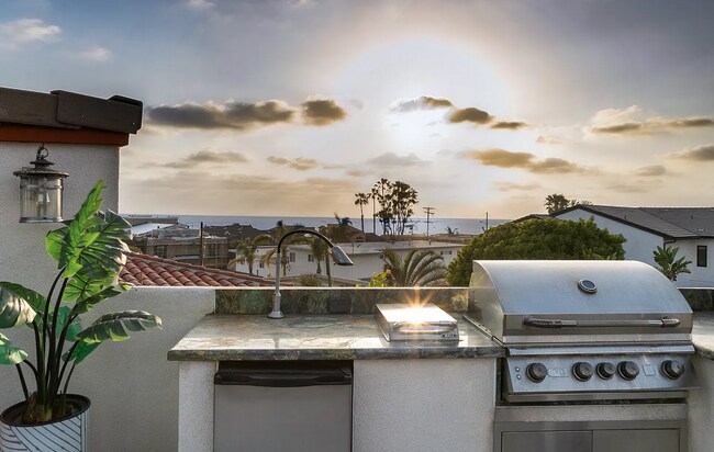 Foto del edificio - Luxurious Carlsbad Beach Townhouse - Your ...