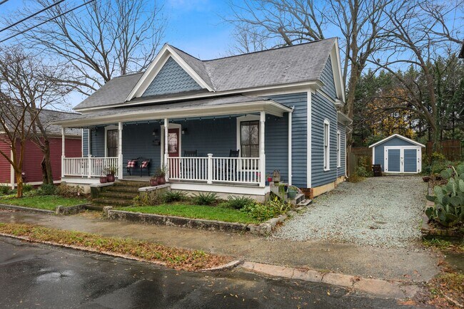 Foto del edificio - Available NOW! 3 bed + 2 bath bungalow w/ Historic charm in the heart of Durham!
