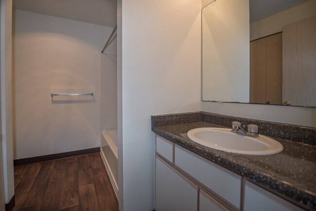 Foto del edificio - 1001 NE Briarcreek Way