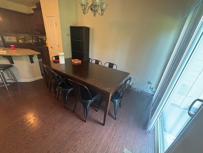Foto del edificio - Room in Townhome on Sangre De Cristo Dr