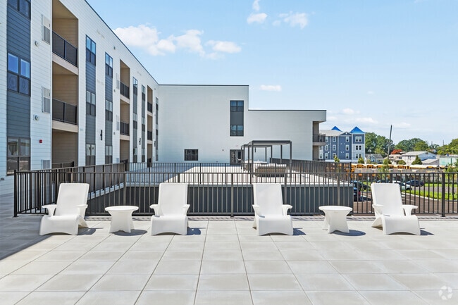 Outdoor Lounge - Surfside Crossing