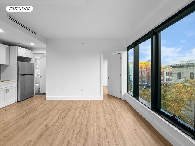Foto del edificio - 204 Malcolm X Blvd