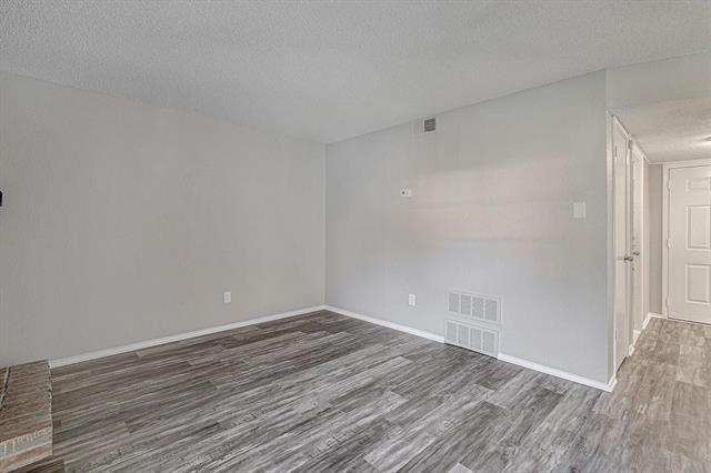 Foto del edificio - 836 NW Summercrest Blvd