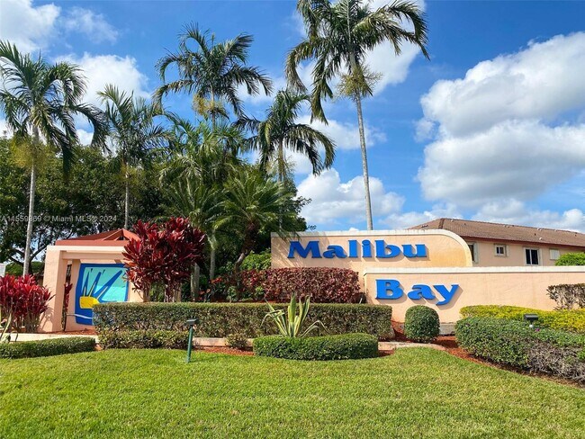 Foto del edificio - 734 NW 208th Dr