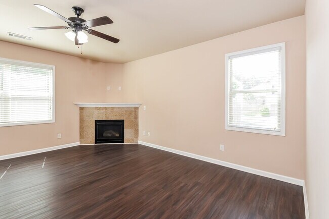 Foto del edificio - 741 Collingsworth Ln NE