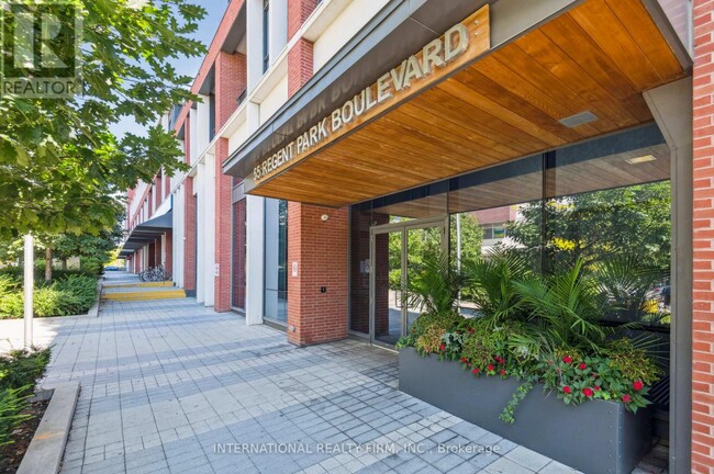 Photo du bâtiment - 55 Regent Park Blvd