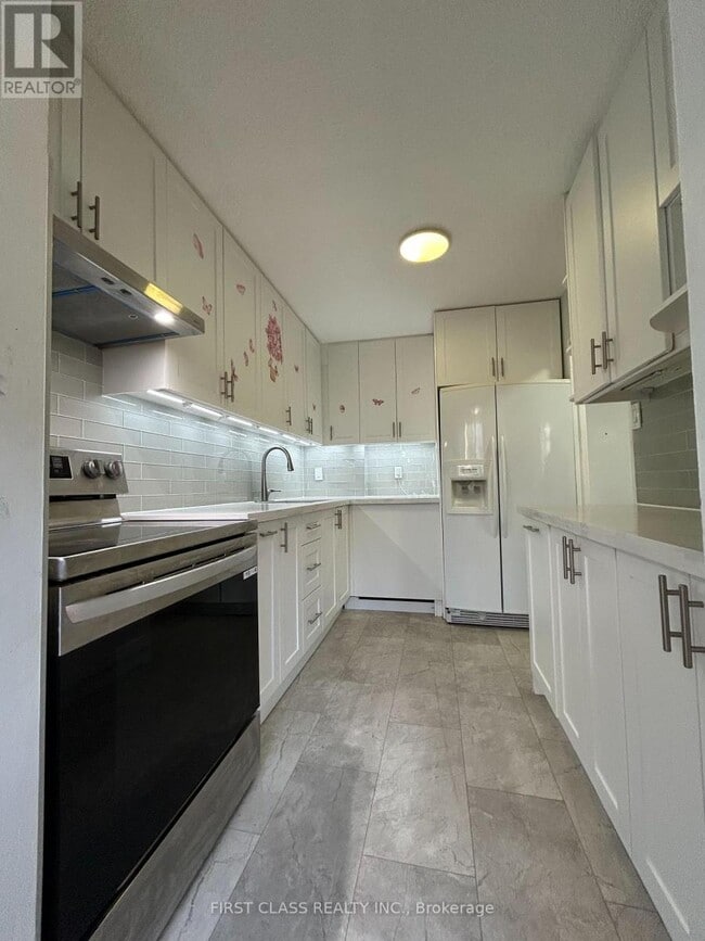 Building Photo - 2121 Roche Ct