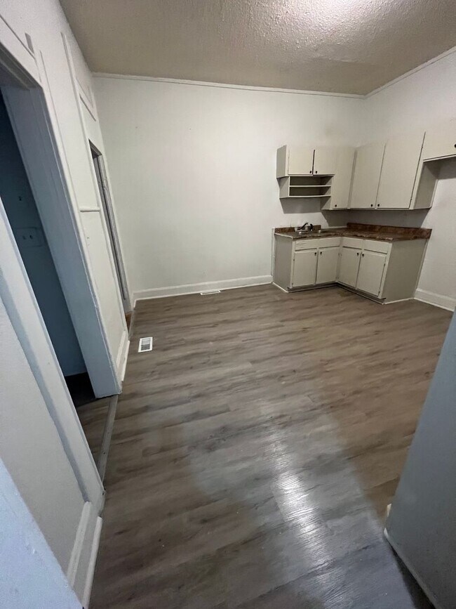 Foto del edificio - 3 bedroom 2 Bath $875