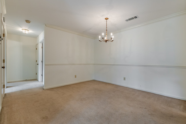 Building Photo - 2 Bed, 2 Bath Condo near St. Matthews