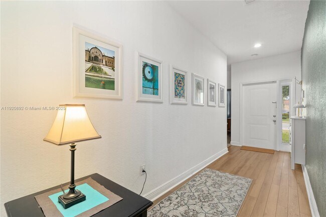 Foto del edificio - 1023 NW 100th Ave