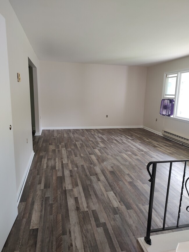 Foto del edificio - 100 1/2 W High St