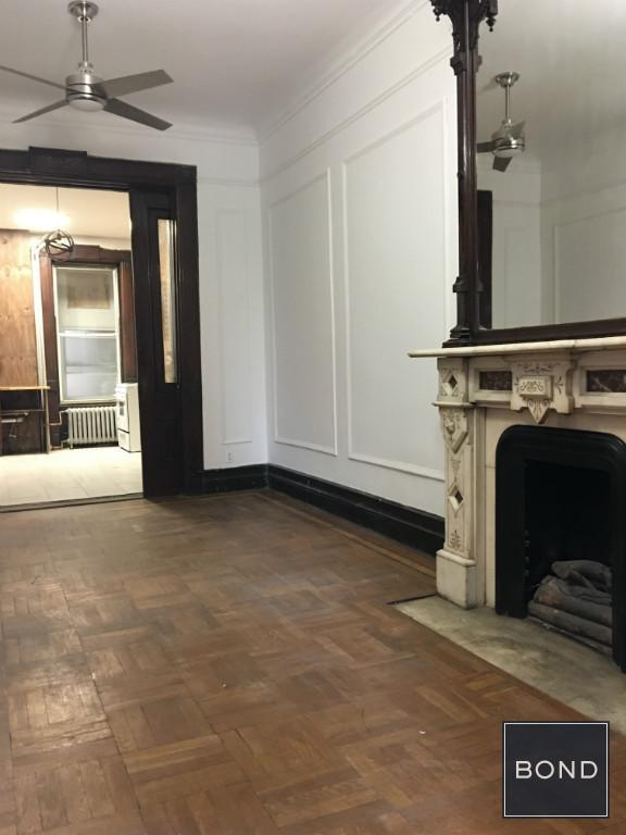 Primary Photo - 215 E 115th St