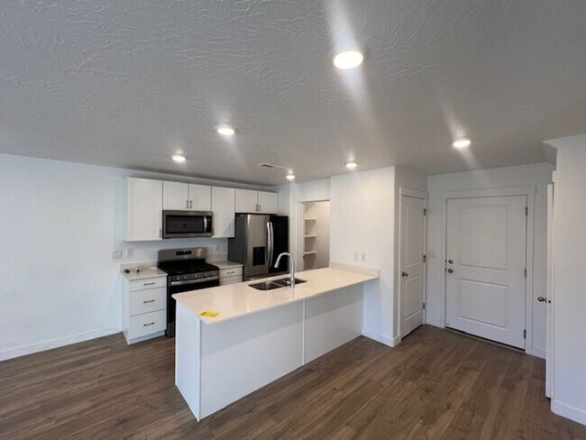 Foto del edificio - Flexible lease terms!