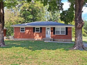 Building Photo - 3201 Patricia Dr