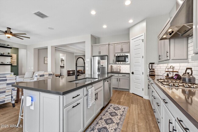 Foto del edificio - 3210 N 198th Ln