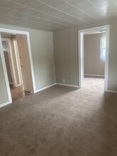 Building Photo - 855 E 10th St