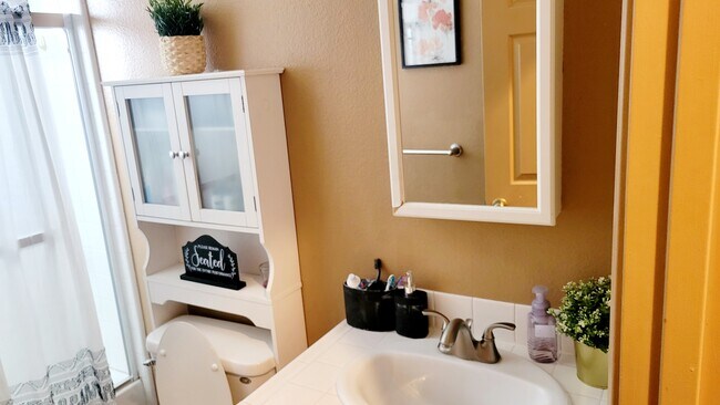 Bathroomm - 72742 Willow St