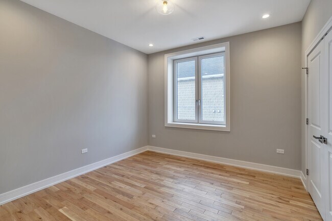 Building Photo - 5314 S Blackstone Ave