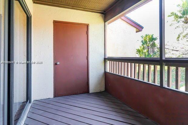 Building Photo - 410 Lakeview Dr E